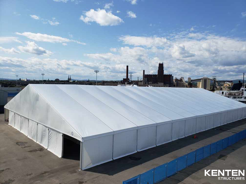 篷房和傳統(tǒng)建筑之間有幾個主要區(qū)別