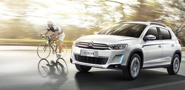 法國最新款雪鐵龍在篷房內揭幕